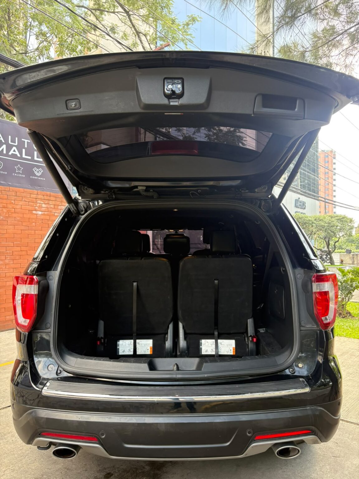 Ford-Explorer-XLT-2018-581JNC (19)