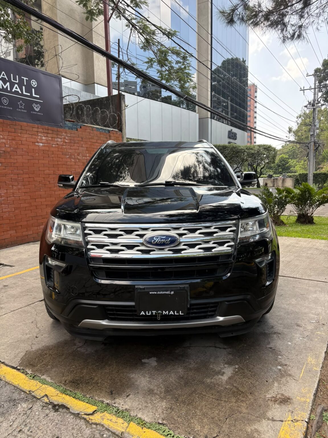 Ford-Explorer-XLT-2018-581JNC (2)