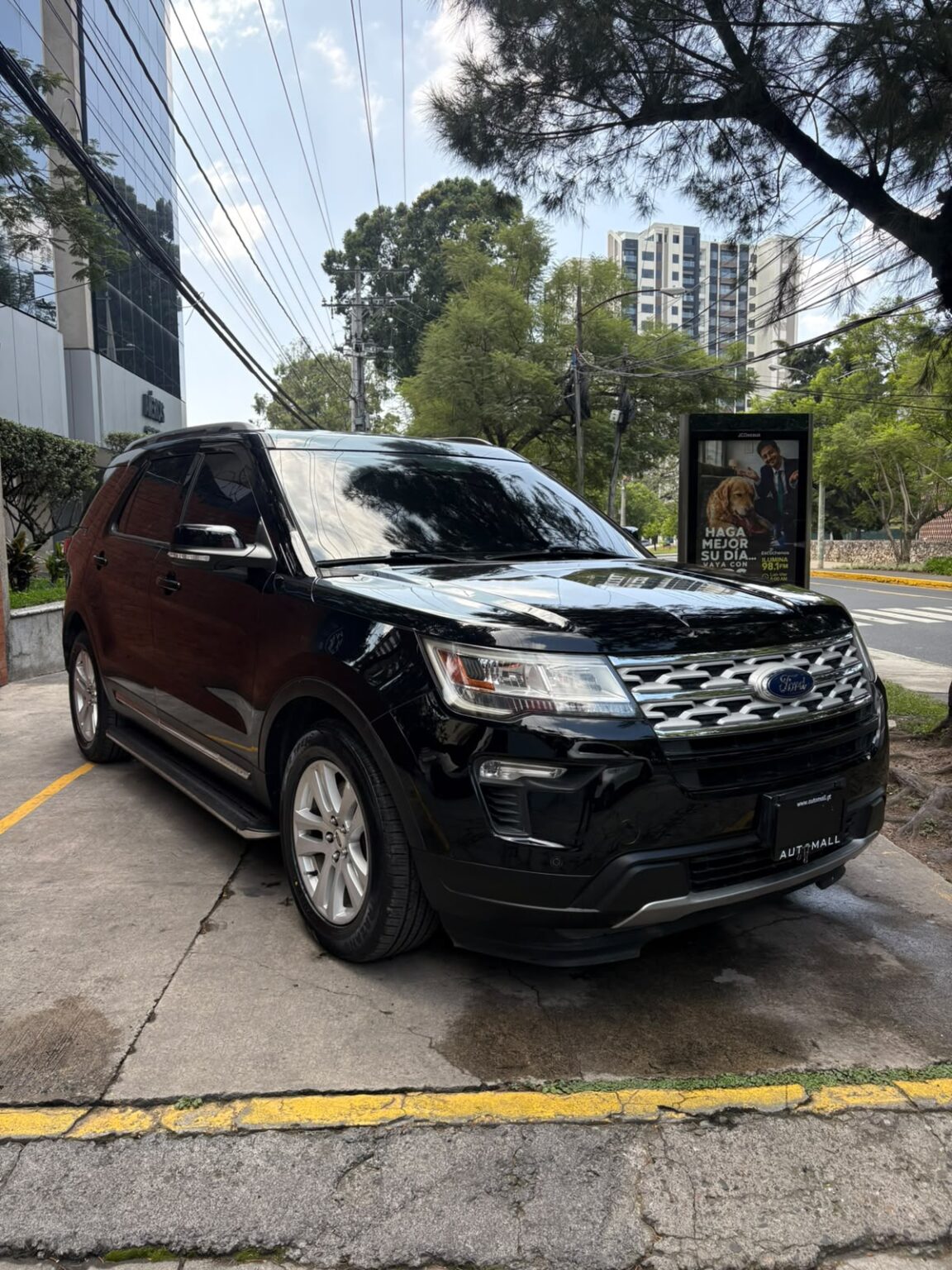 Ford-Explorer-XLT-2018-581JNC (3)