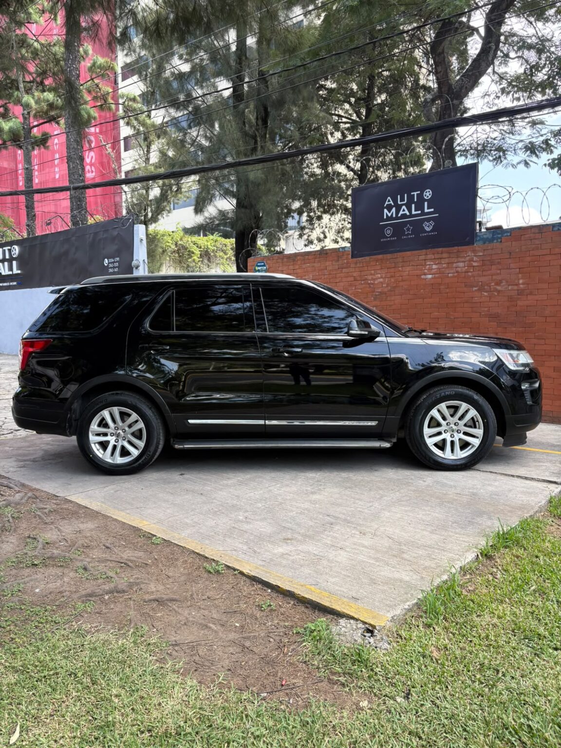 Ford-Explorer-XLT-2018-581JNC (4)