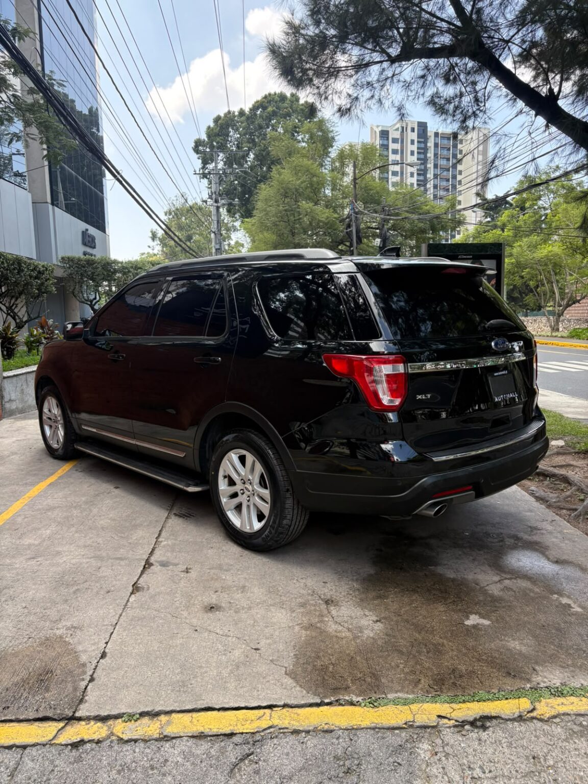 Ford-Explorer-XLT-2018-581JNC (8)