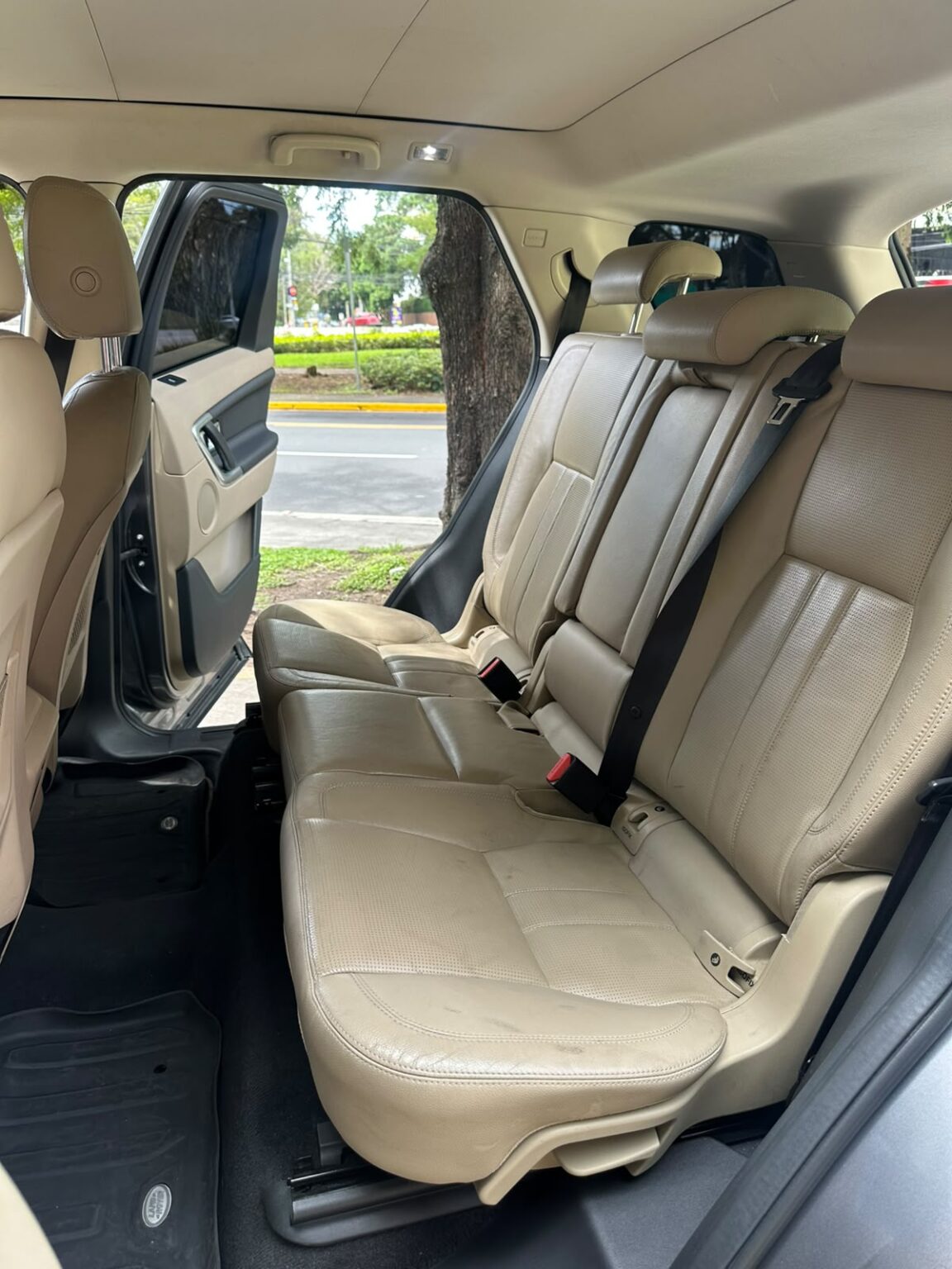Land-Rover-Discovery-Sport-2017-815GVJ (11)