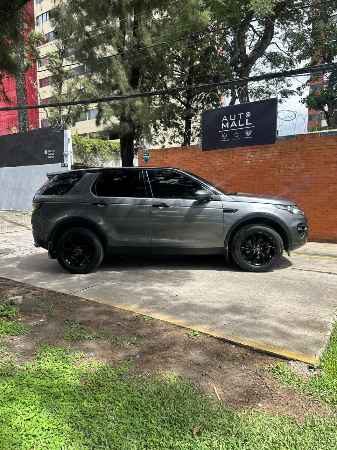 Land-Rover-Discovery-Sport-2017-815GVJ (13)