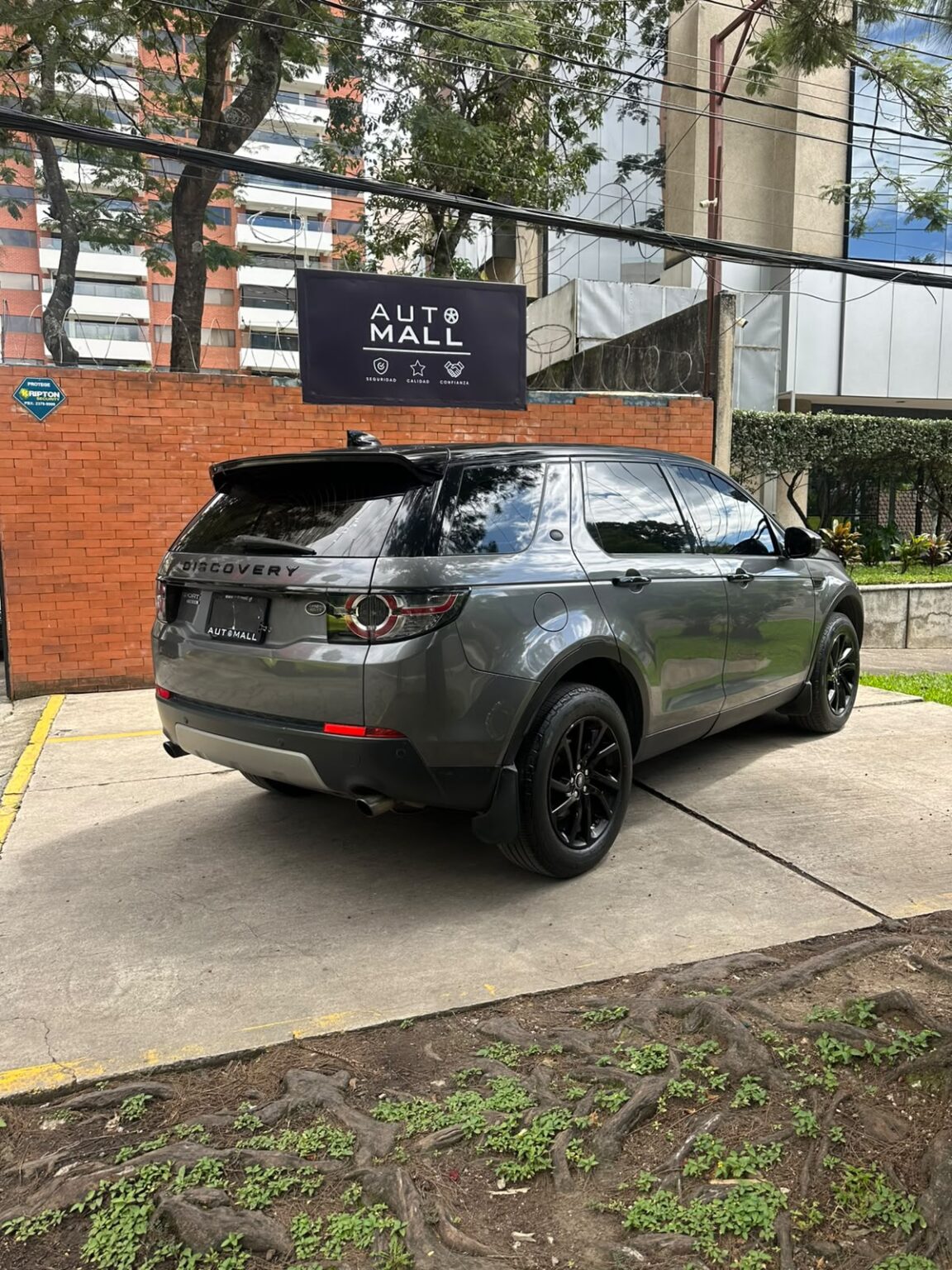 Land-Rover-Discovery-Sport-2017-815GVJ (14)