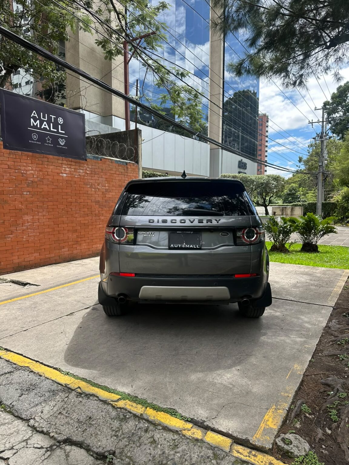 Land-Rover-Discovery-Sport-2017-815GVJ (15)