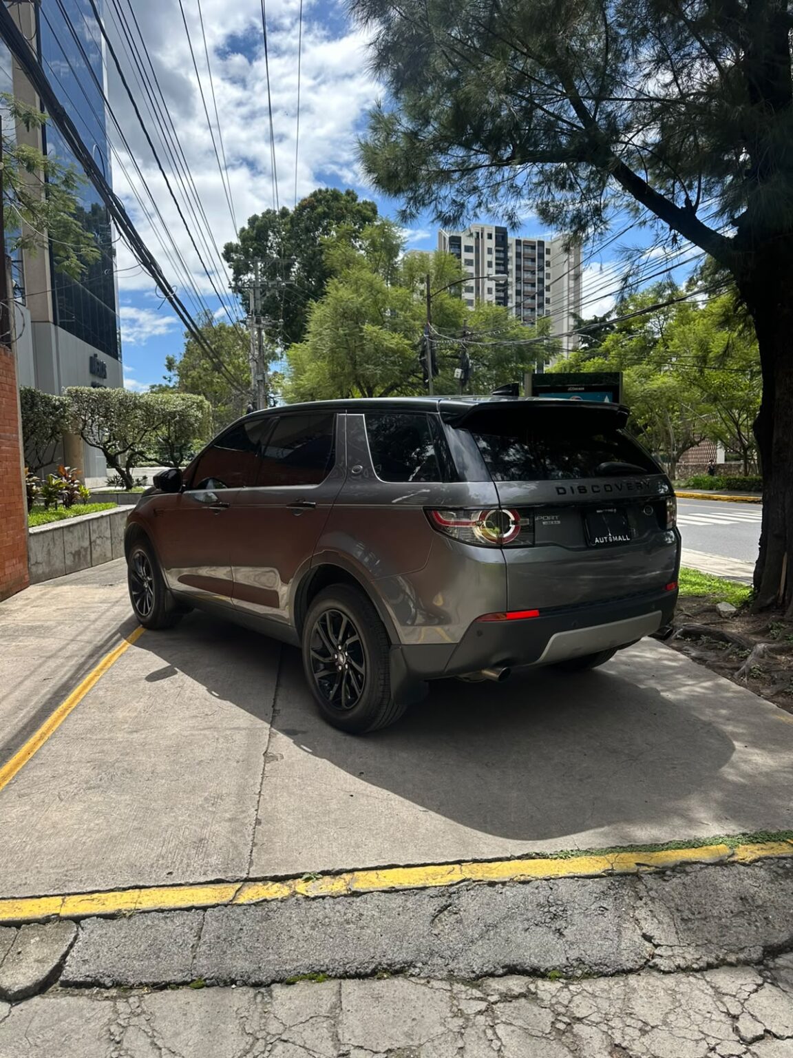 Land-Rover-Discovery-Sport-2017-815GVJ (16)