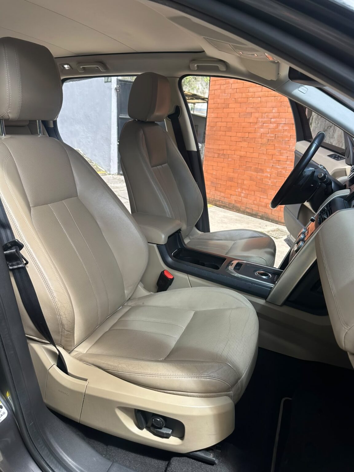 Land-Rover-Discovery-Sport-2017-815GVJ (17)