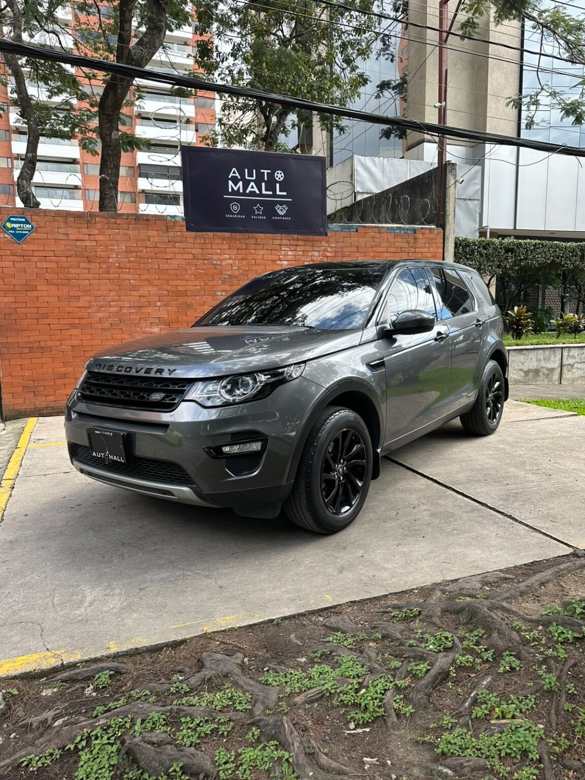 Land-Rover-Discovery-Sport-2017-815GVJ (3)