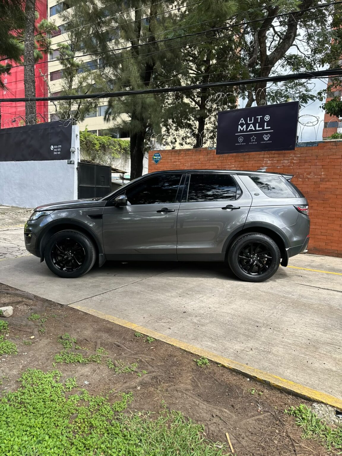 Land-Rover-Discovery-Sport-2017-815GVJ (4)