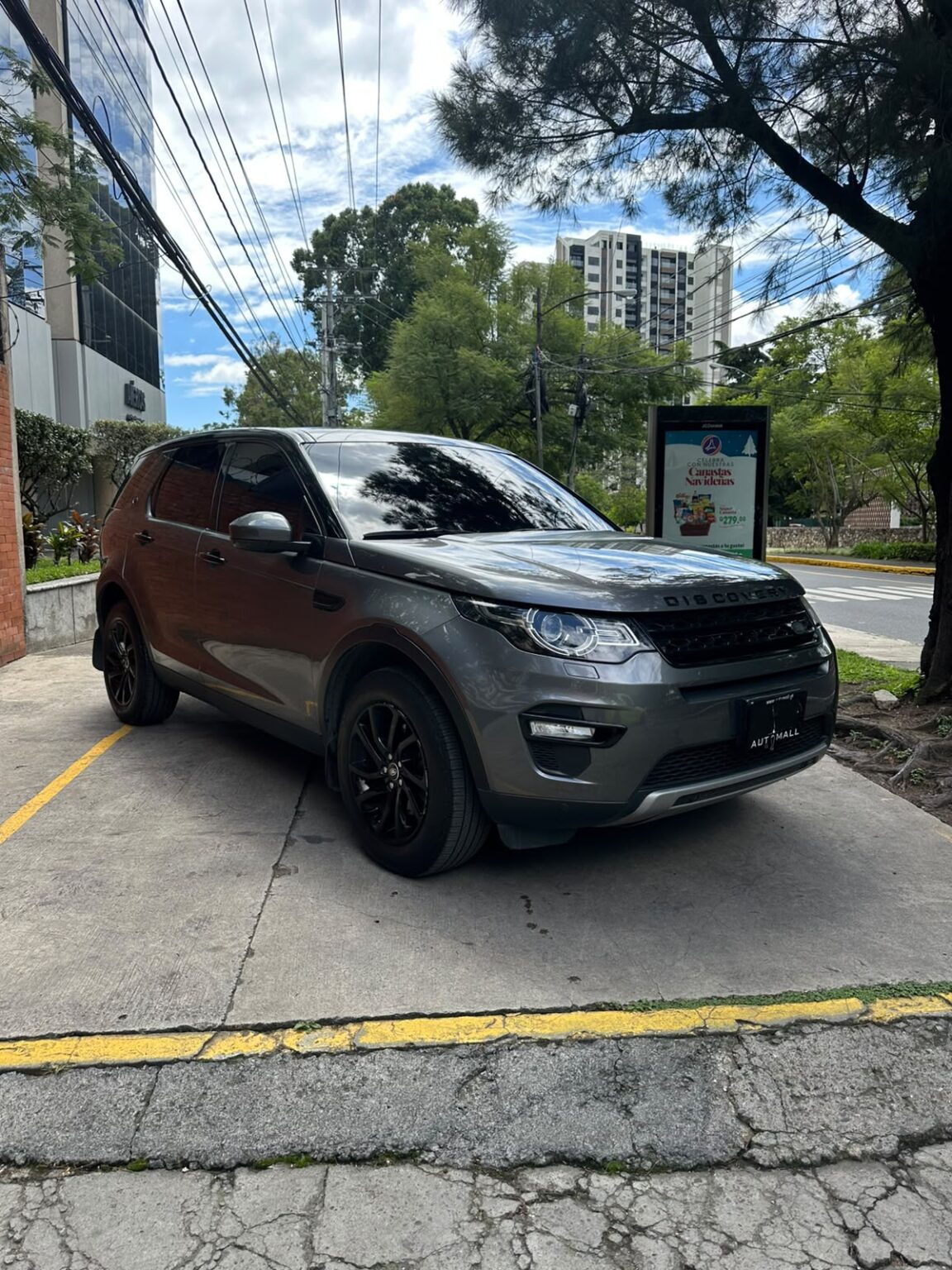 Land-Rover-Discovery-Sport-2017-815GVJ (5)