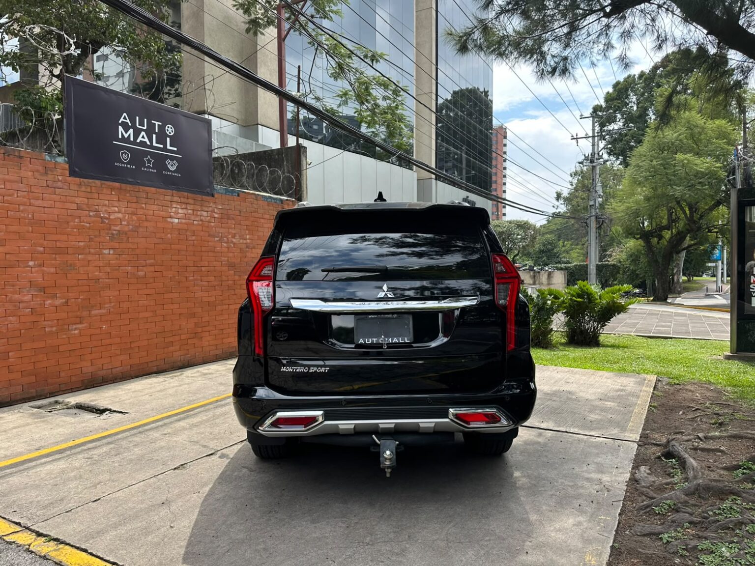 Mitsubishi-Montero-Sport-2024-832KMC (13)