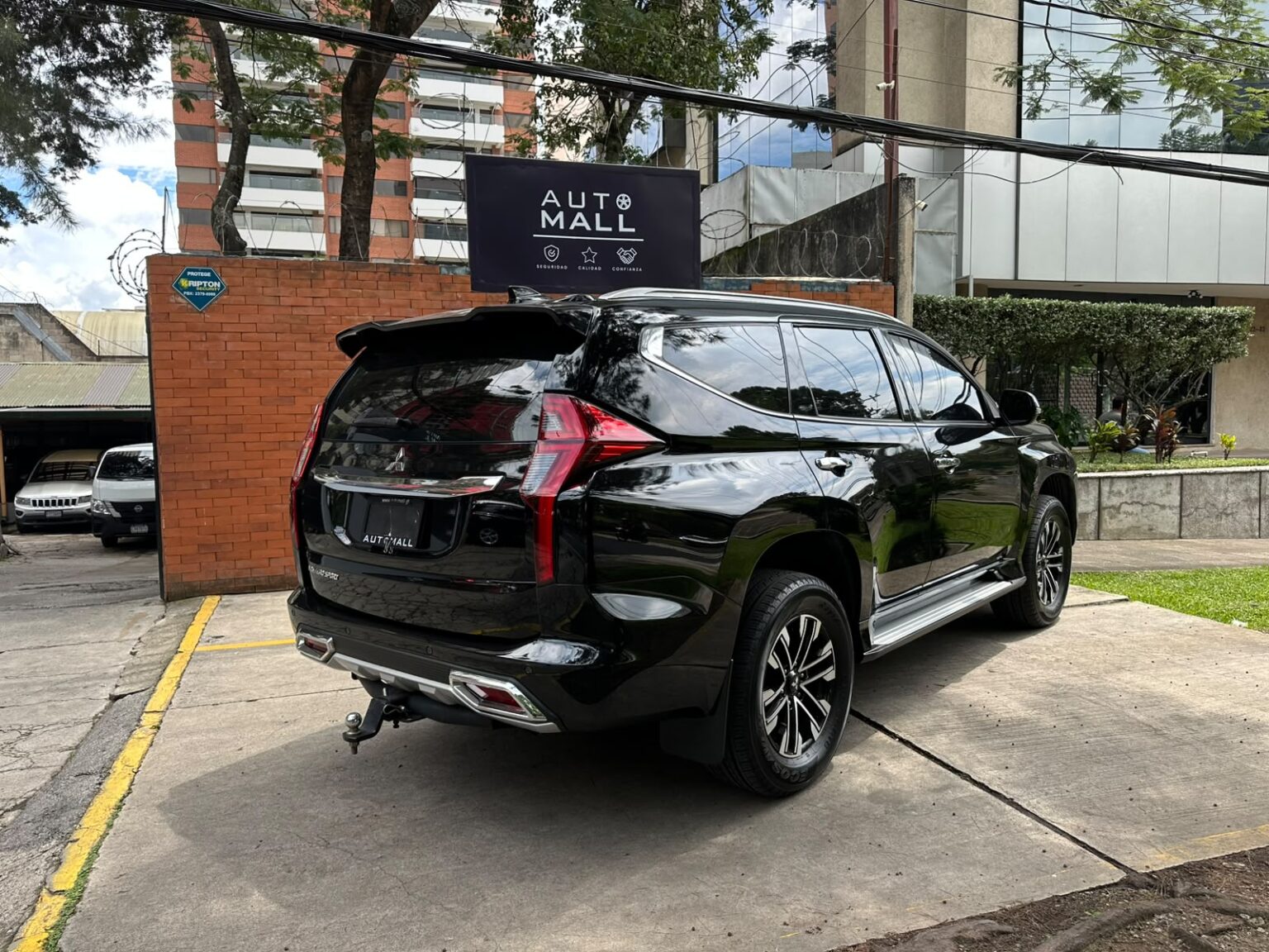 Mitsubishi-Montero-Sport-2024-832KMC (14)