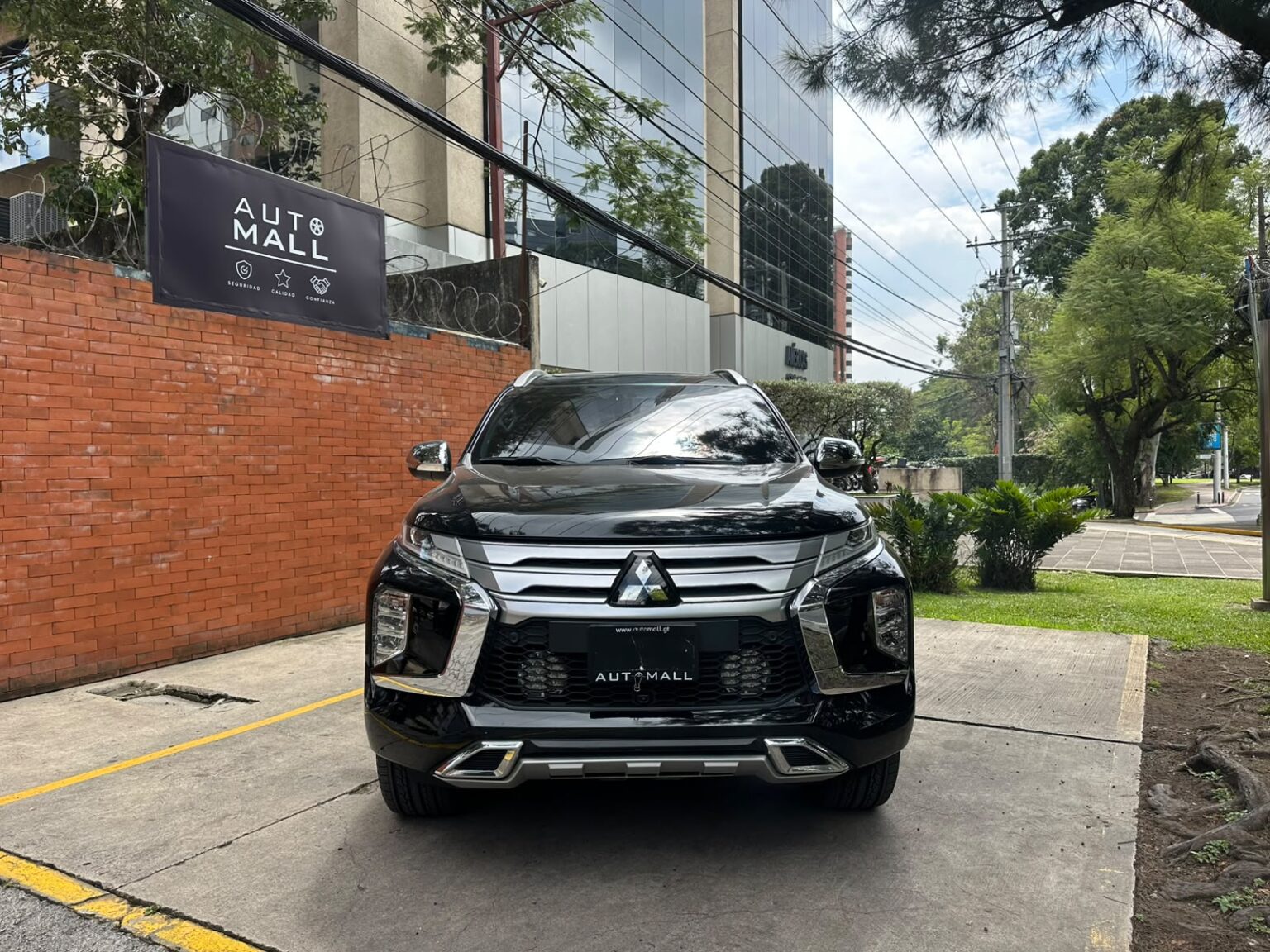 Mitsubishi-Montero-Sport-2024-832KMC (4)