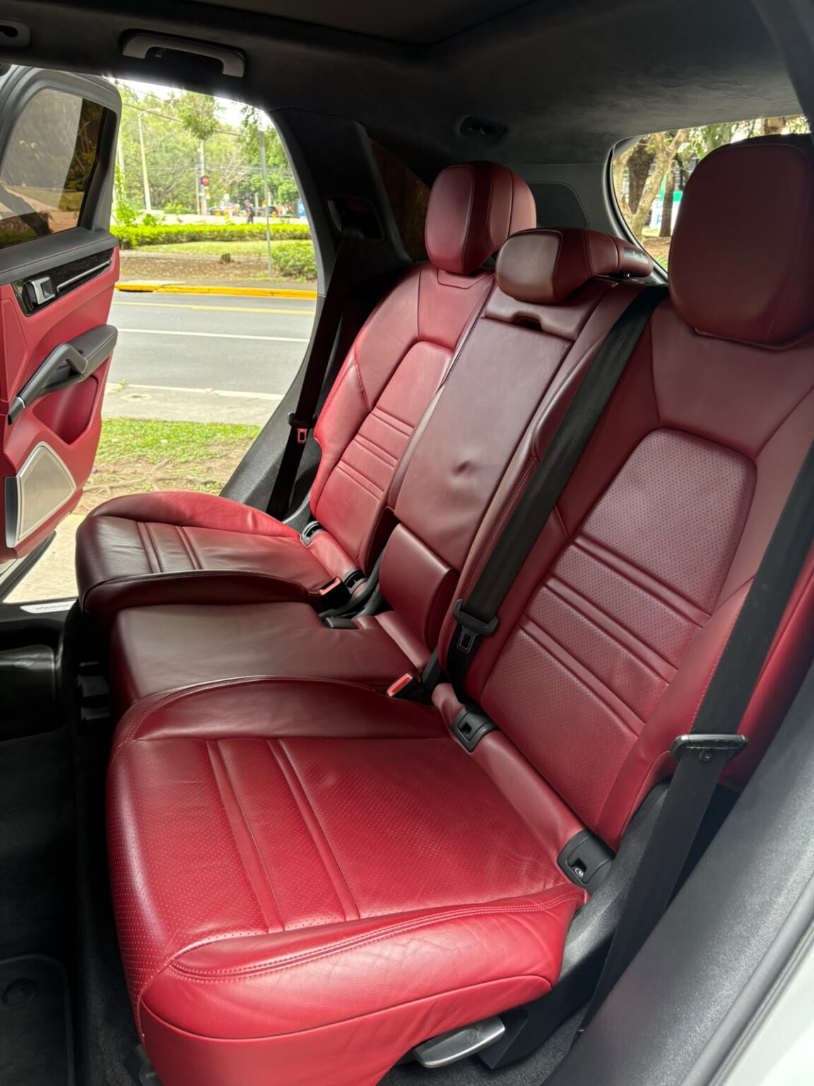 Porsche-Cayenne-eHybrid-2019-785JQF (10)