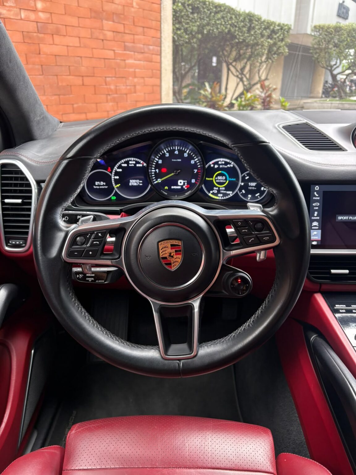 Porsche-Cayenne-eHybrid-2019-785JQF (14)