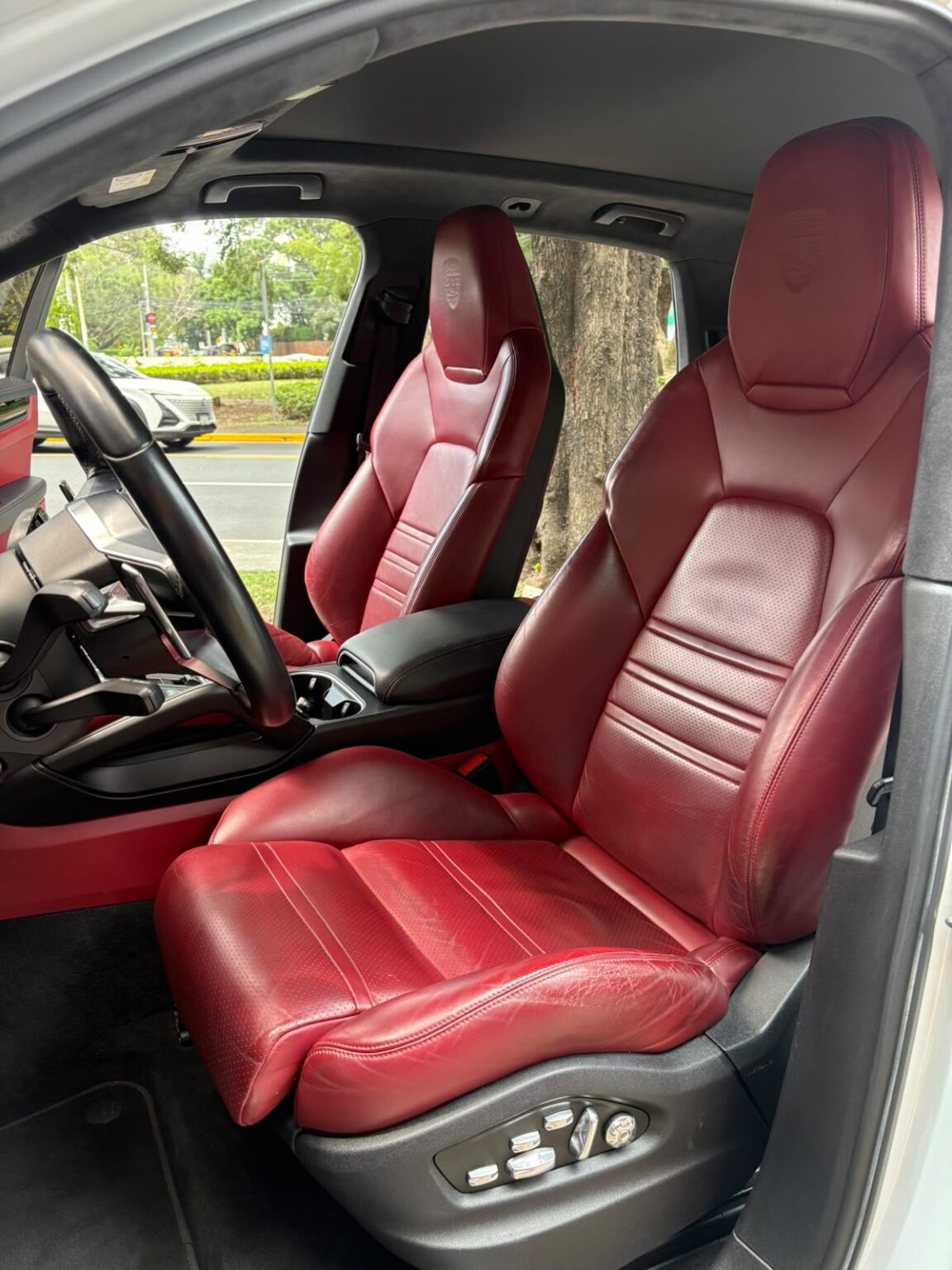 Porsche-Cayenne-eHybrid-2019-785JQF (9)