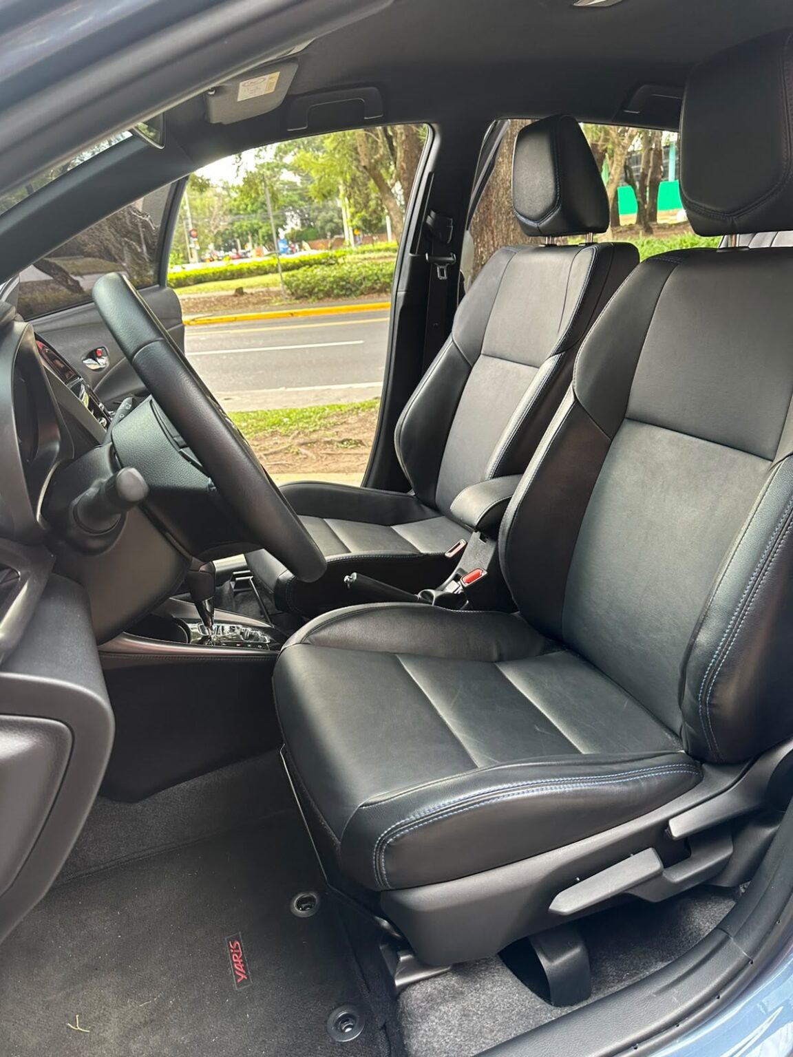 Toyota-Yaris-2023-025KDW (13)