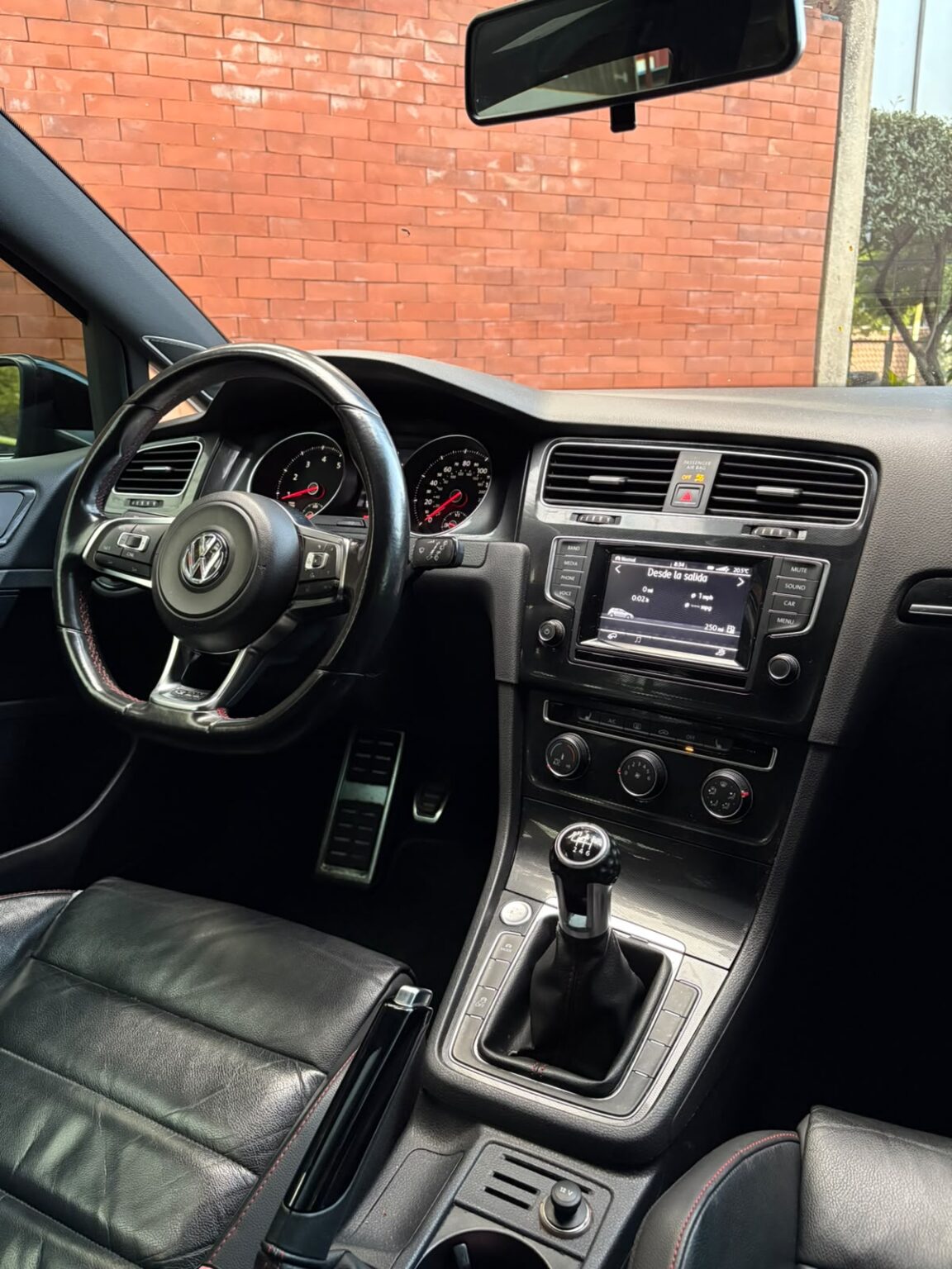 Volkswagen-GTI-MT-2015-328LKK (11)