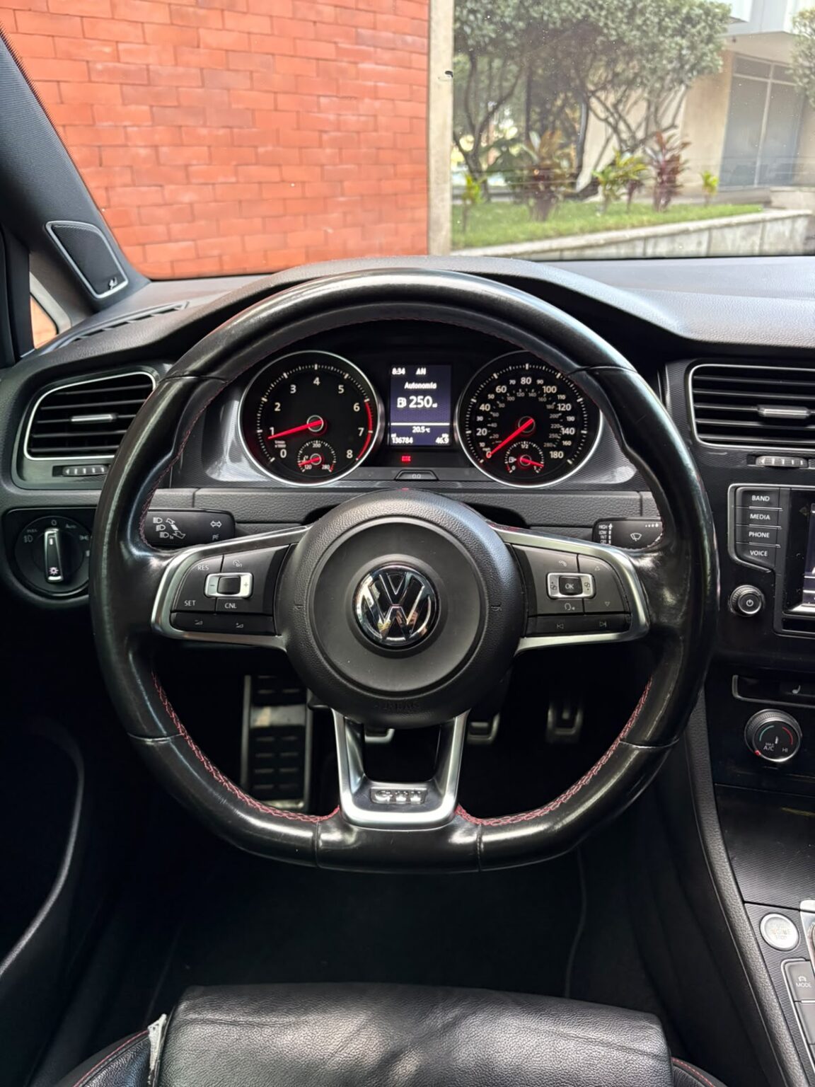 Volkswagen-GTI-MT-2015-328LKK (12)