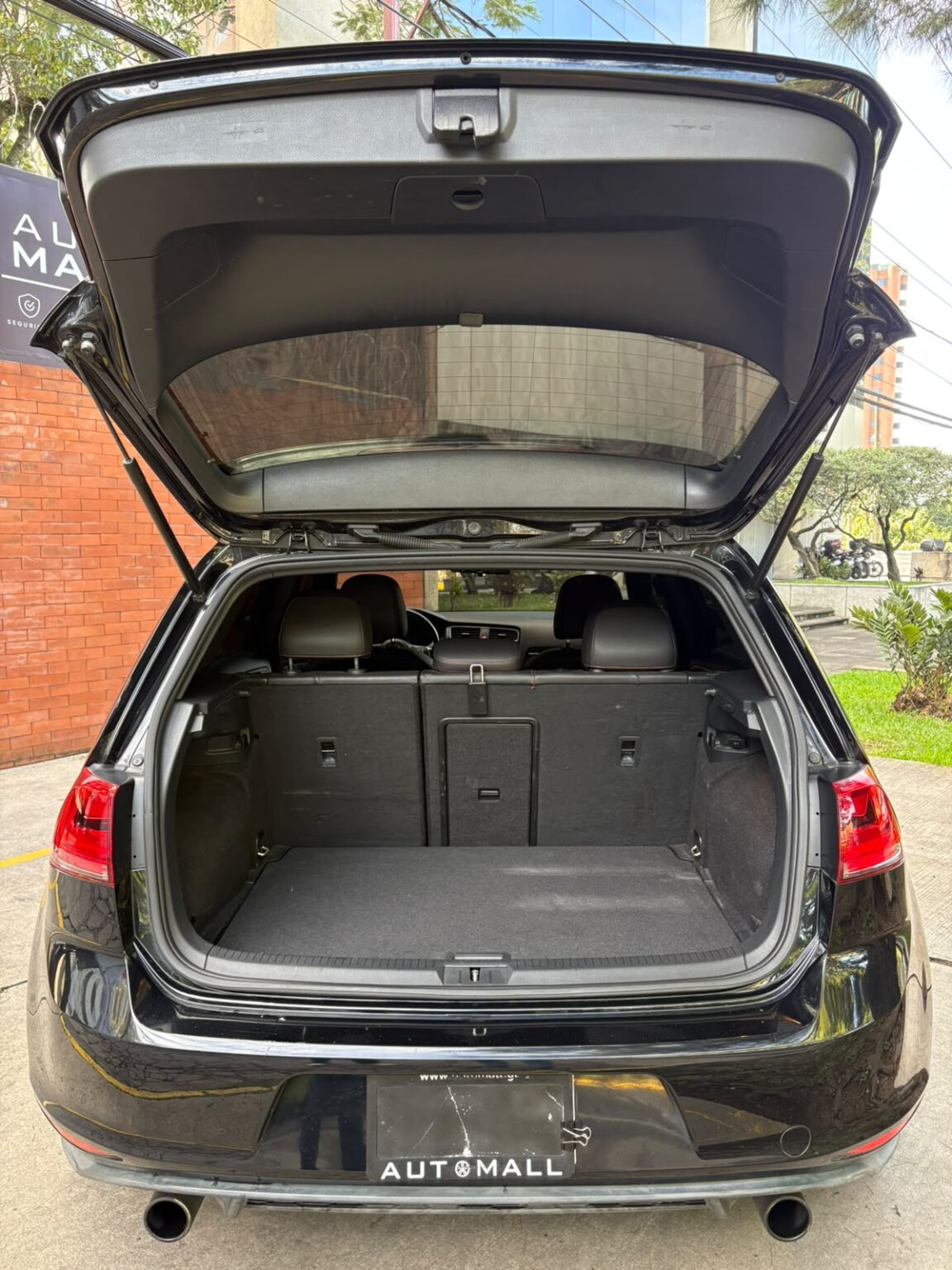 Volkswagen-GTI-MT-2015-328LKK (15)