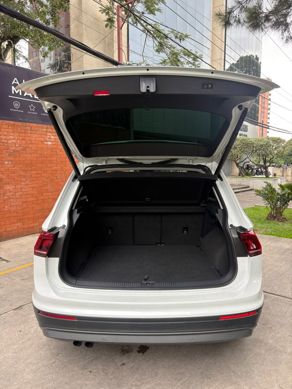 Volkswagen-Tiguan-2018-659JBM (15)