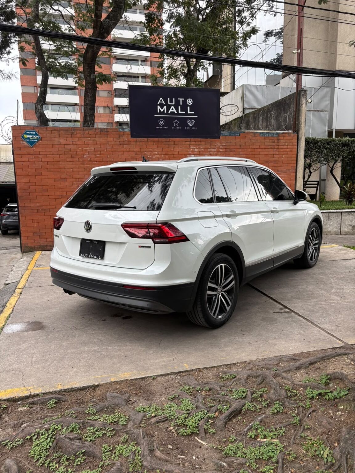 Volkswagen-Tiguan-2018-659JBM (4)