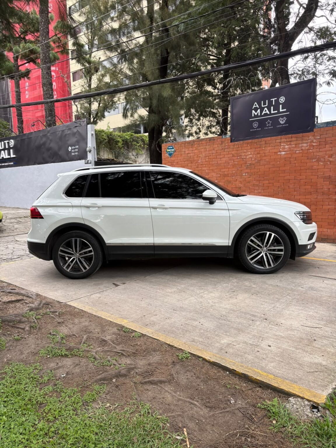 Volkswagen-Tiguan-2018-659JBM (7)