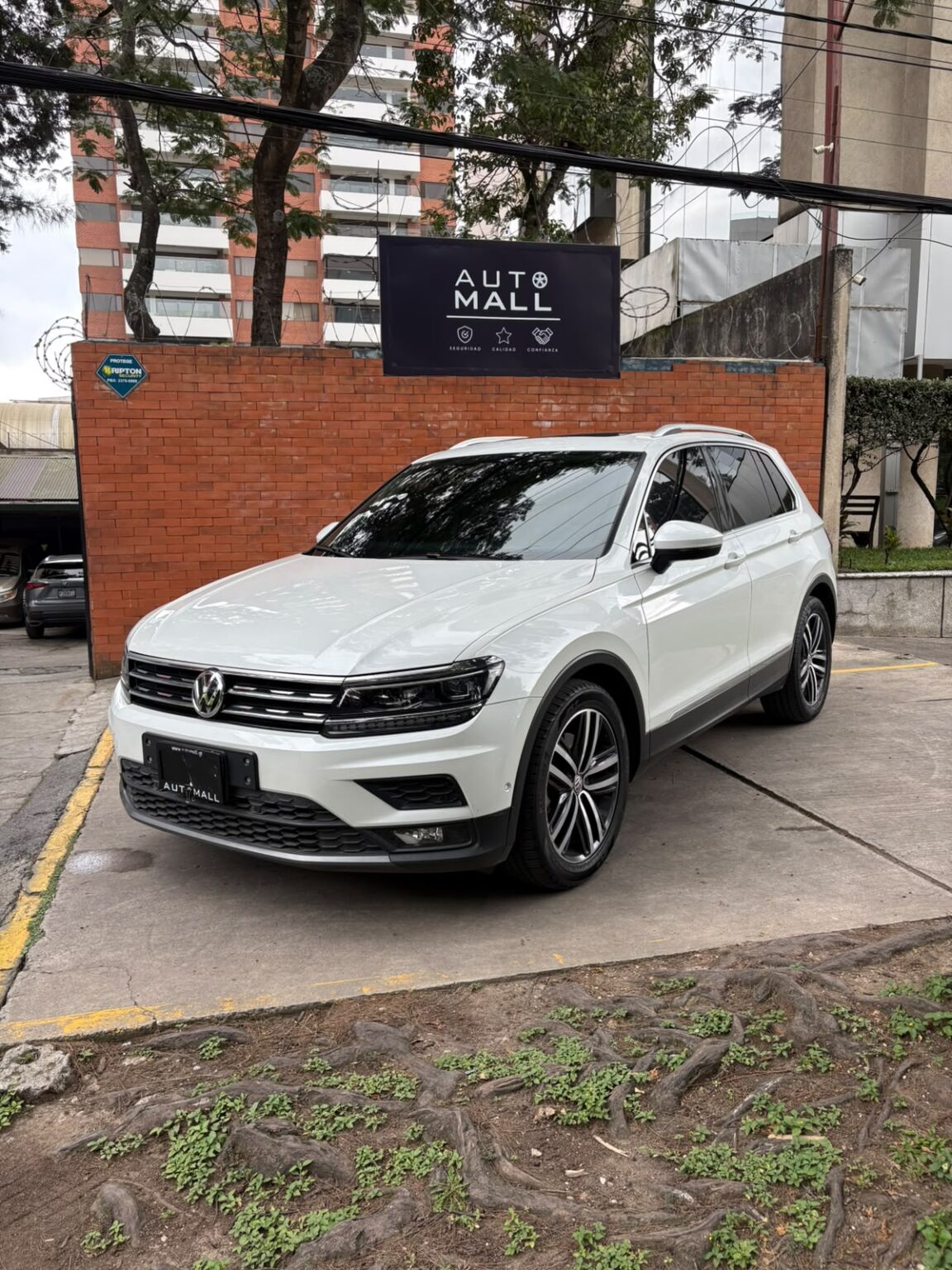 Volkswagen-Tiguan-2018-659JBM (9)